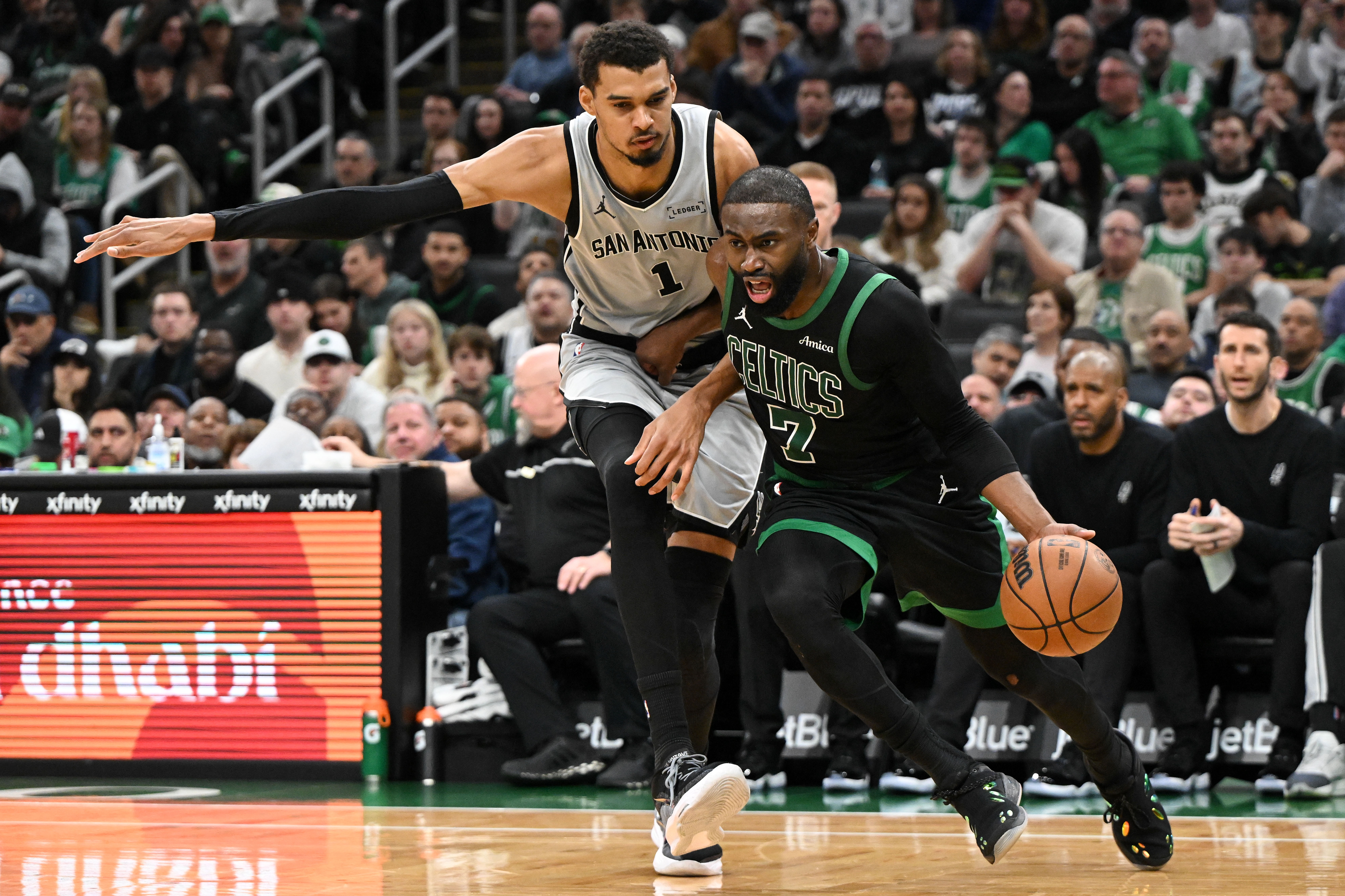 世界杯手机高清观看入口-记者：绿军缺普理查德&amp;布朗被驱逐 面对有文班的马刺确实赢不了